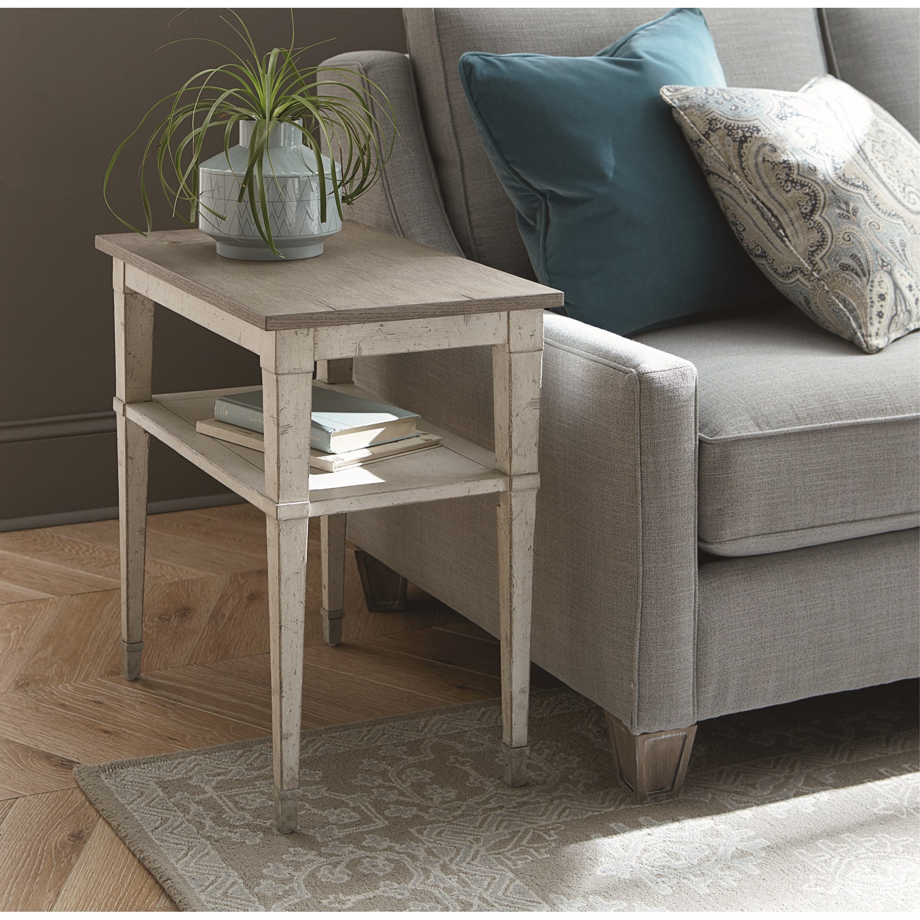Bassett Bella LROEND657261 Cottage Chairside Table with Shelf